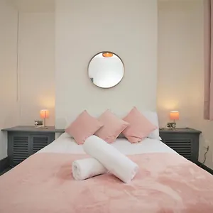 Fitzroy Terrace By Promise Holiday home