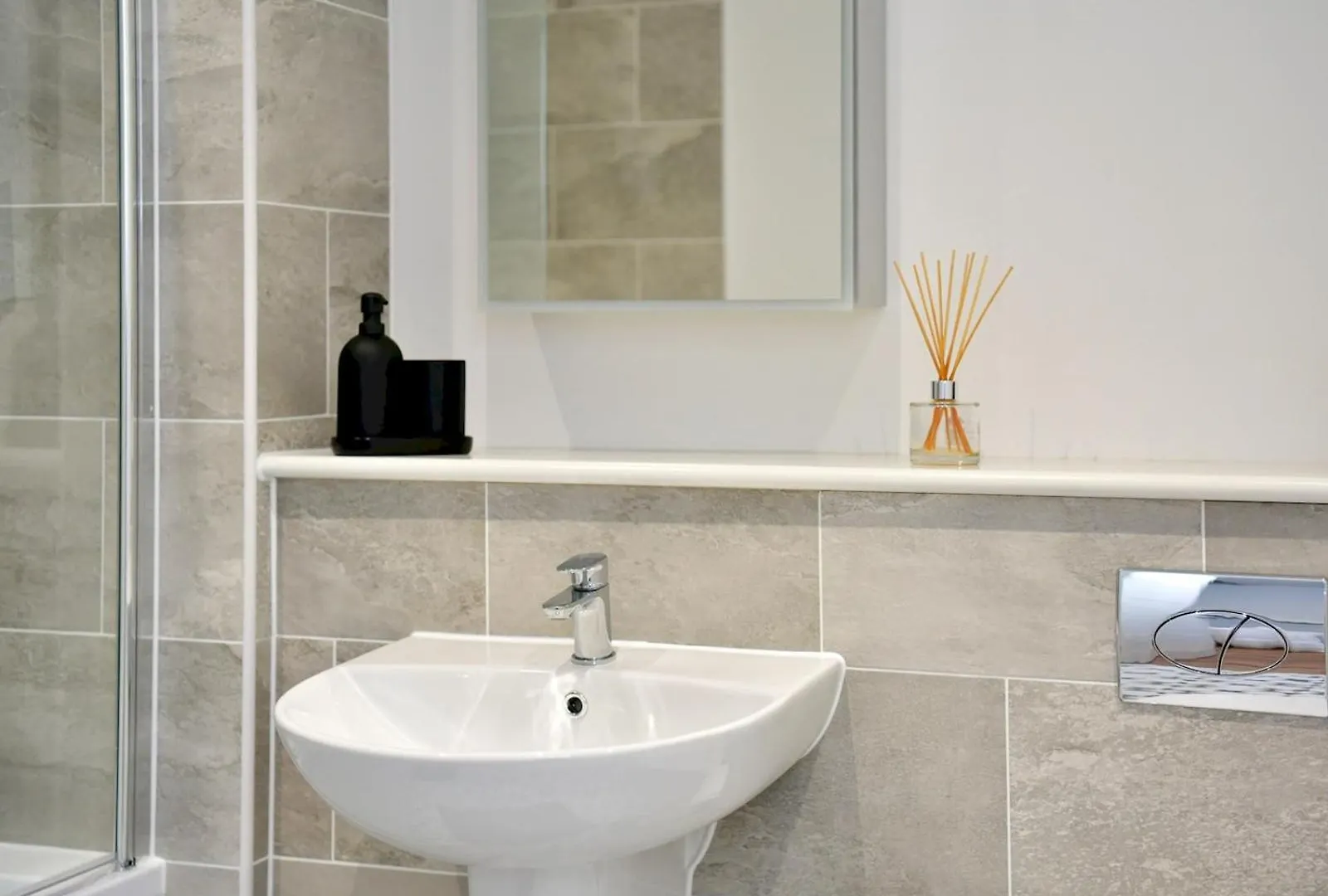 Pass The Keys Beautiful 3 Bed Town House Villa Cardiff