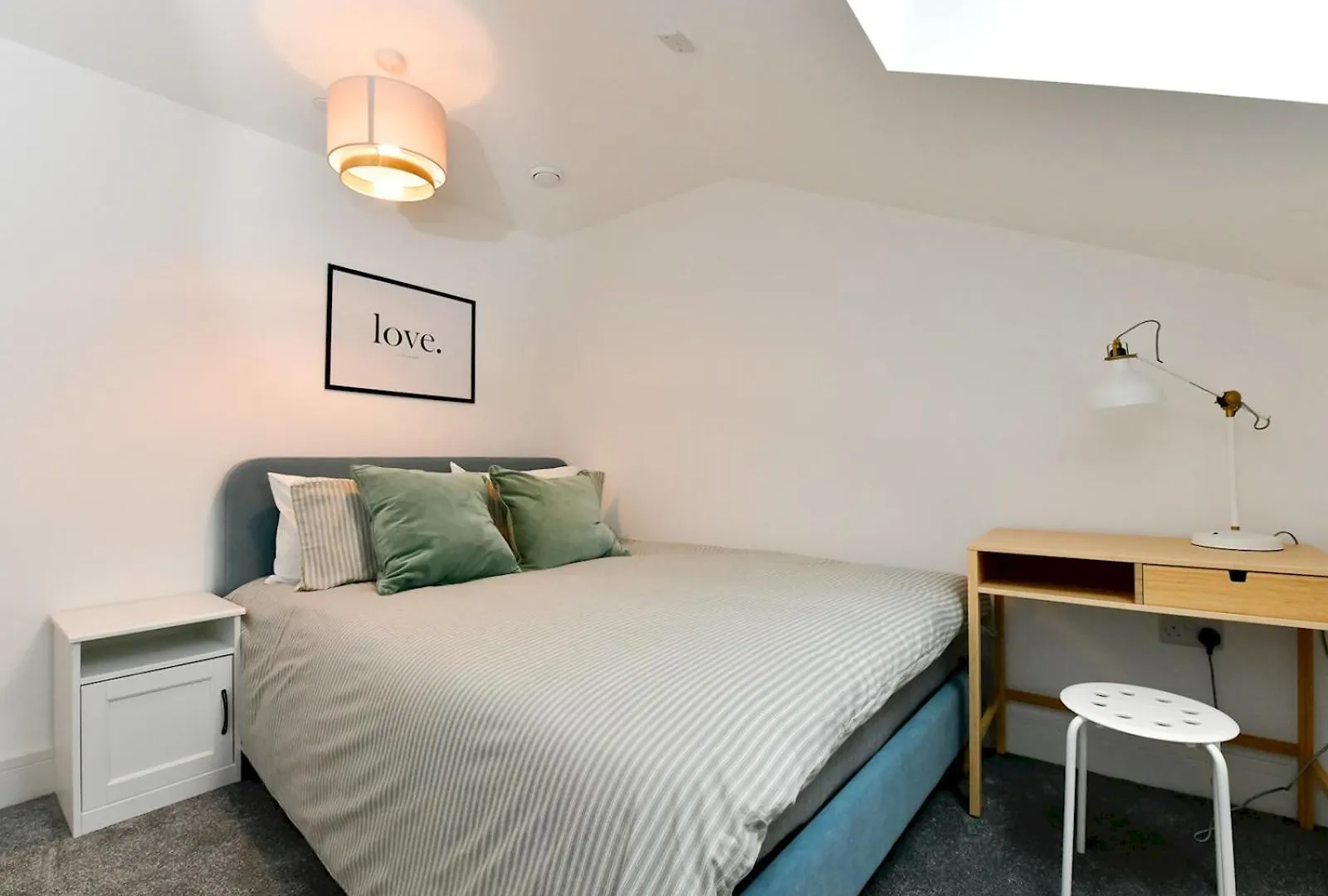 Pass The Keys Beautiful 3 Bed Town House Villa Cardiff